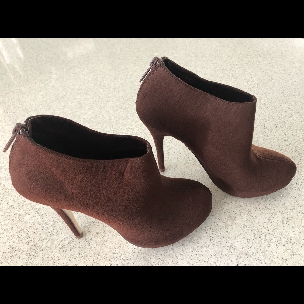 Michael Antonio “McKenna” Brown Suede - Size 6
